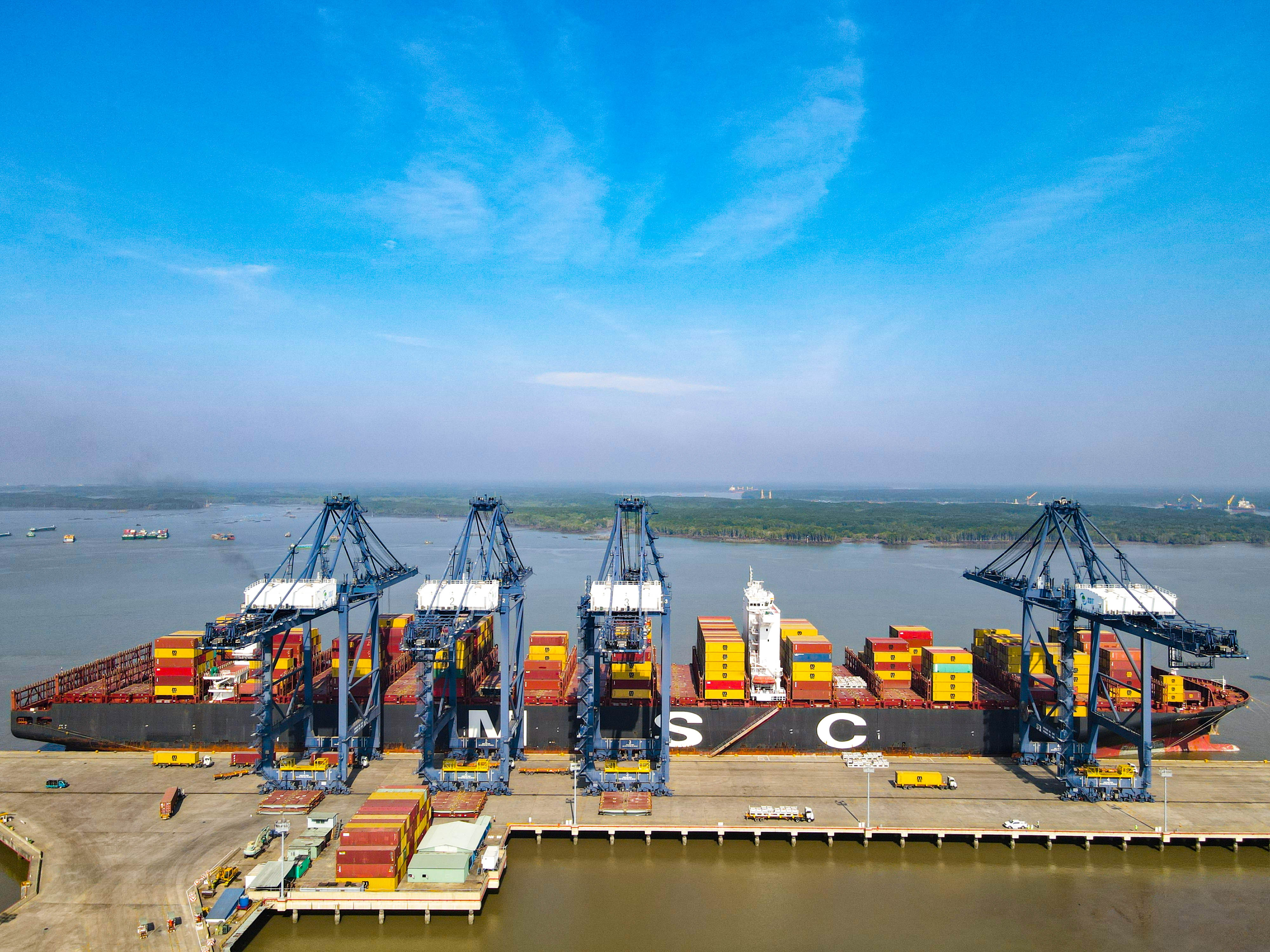 Chào mừng tàu container lớn nhất từng cập cảng SSIT - tàu MSC AMSTERDAM, ngày 28 tháng 12 năm 2022