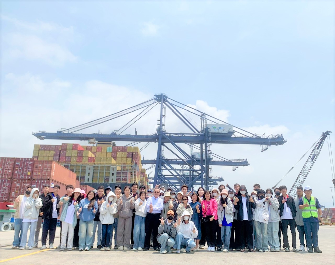 MEMORABLE PORT-TOUR FOR STUDENTS OF HO CHI MINH CITY UNIVERSITY OF TECHNOLOGY AND EDUCATION (HCMUTE) AT SSIT